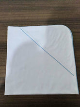 Load image into Gallery viewer, Picot Trim/Hooded Cotton Bath Towel Baby Gift
